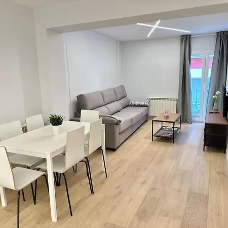 Junto A La Catedral Vut 09-0443 *