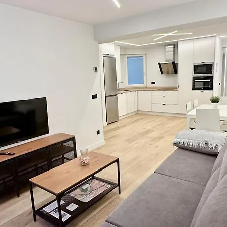 Junto A La Catedral Vut 09-0443 Burgo