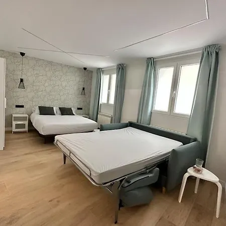 Junto A La Catedral Vut 09-0443 *