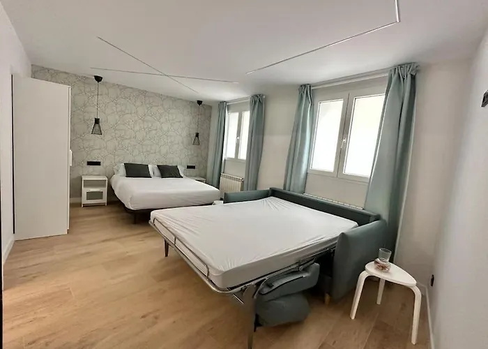 Junto A La Catedral Vut 09-0443 *